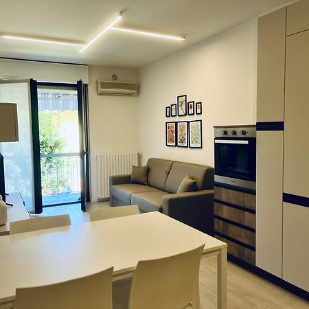 Kristall Lago Residence Ντεζεντσάνο ντελ Γκάρντα Εξωτερικό φωτογραφία