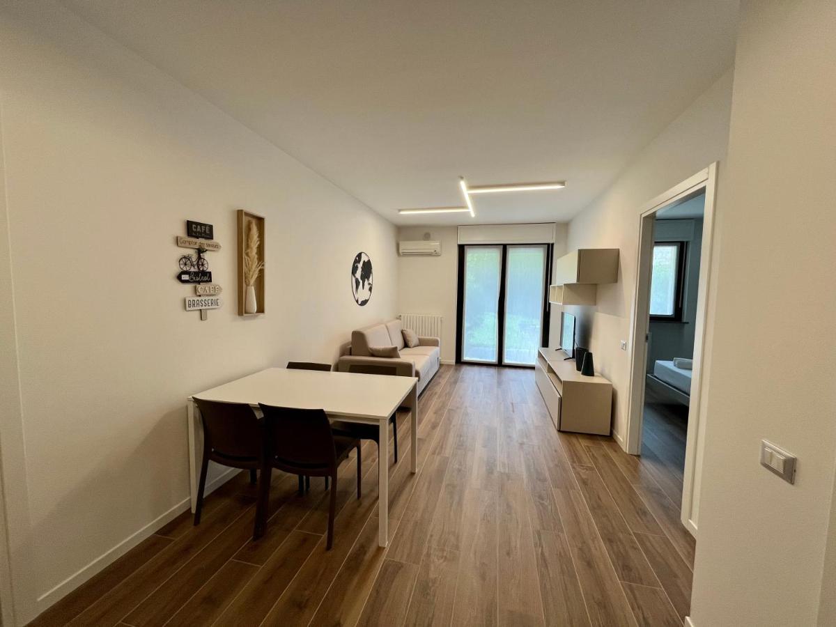 Kristall Lago Residence Ντεζεντσάνο ντελ Γκάρντα Εξωτερικό φωτογραφία