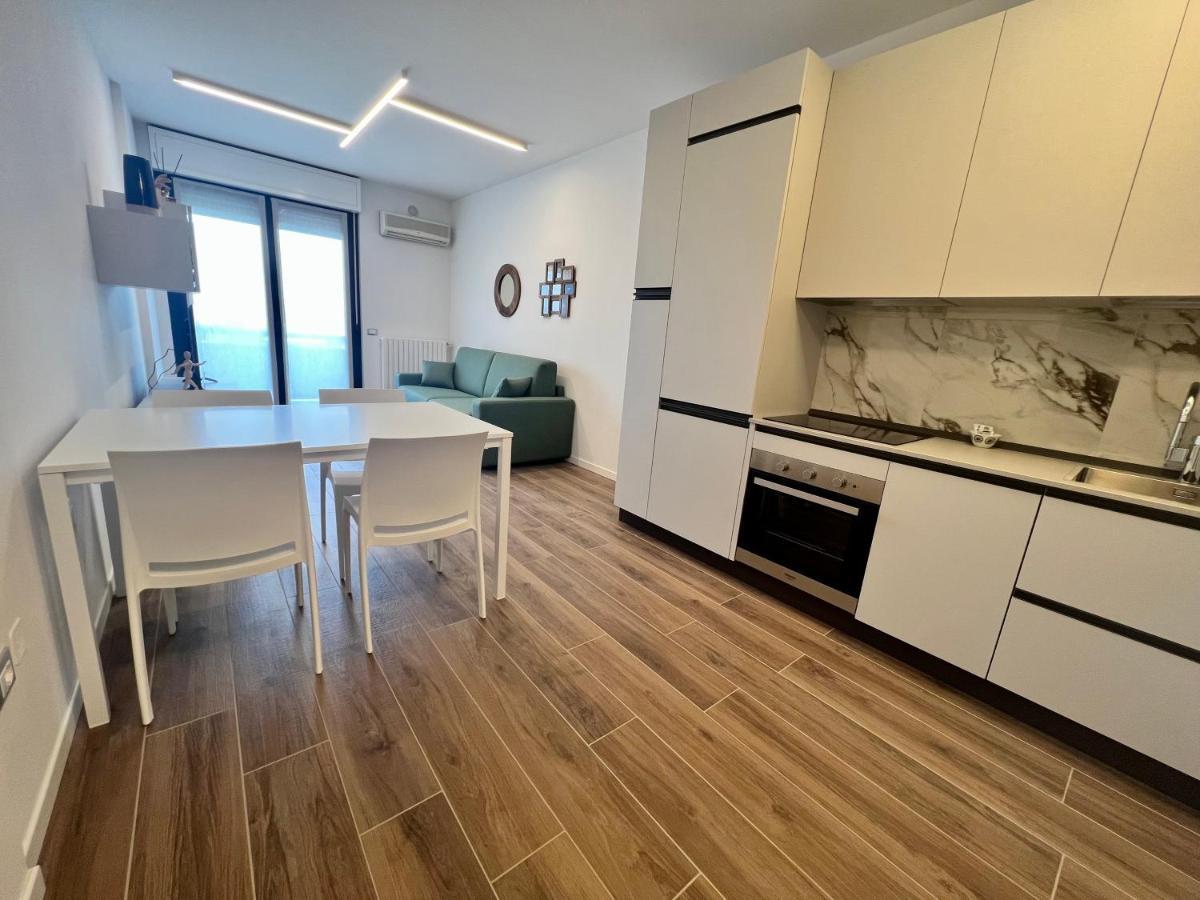 Kristall Lago Residence Ντεζεντσάνο ντελ Γκάρντα Εξωτερικό φωτογραφία