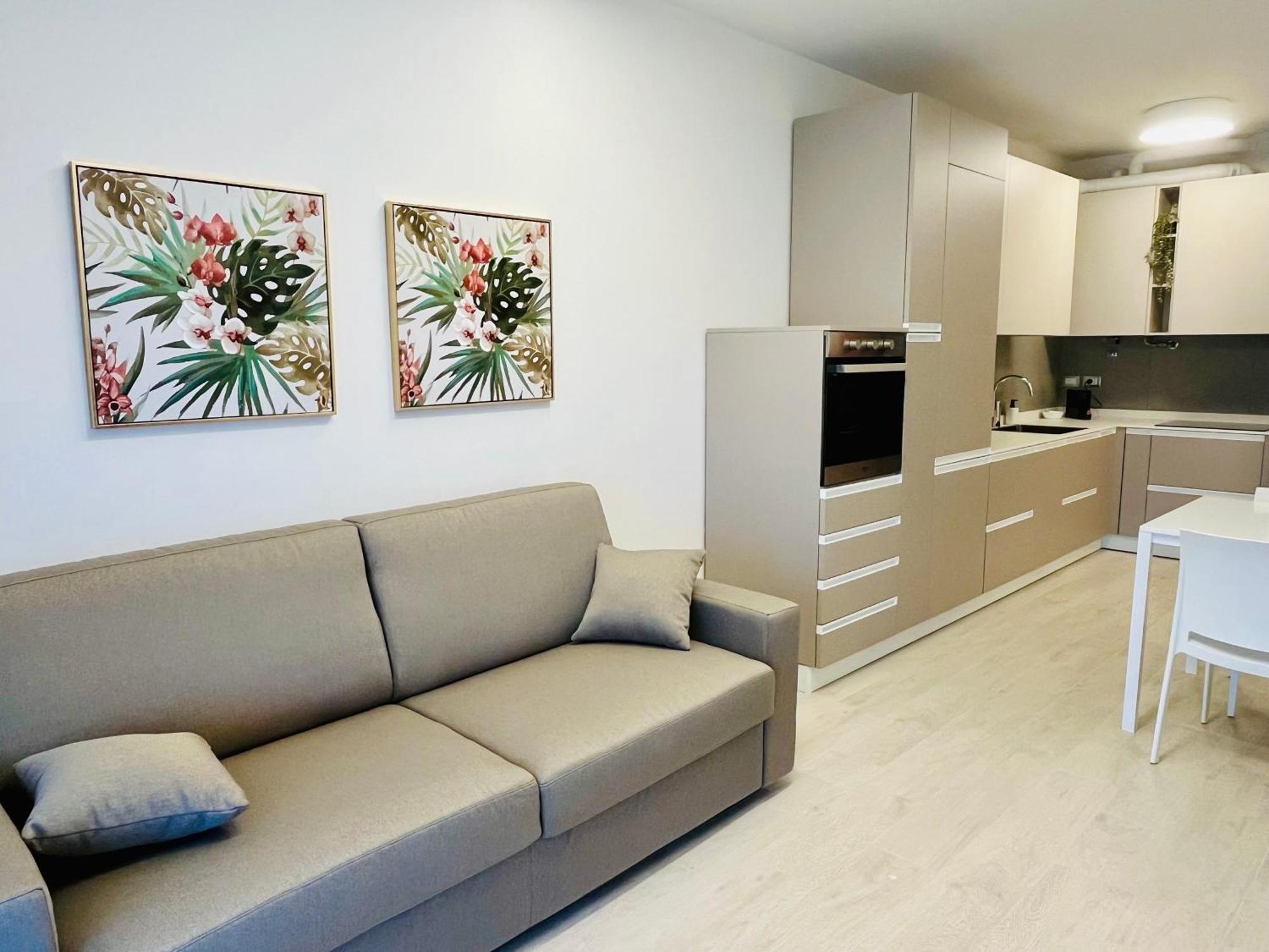 Kristall Lago Residence Ντεζεντσάνο ντελ Γκάρντα Εξωτερικό φωτογραφία