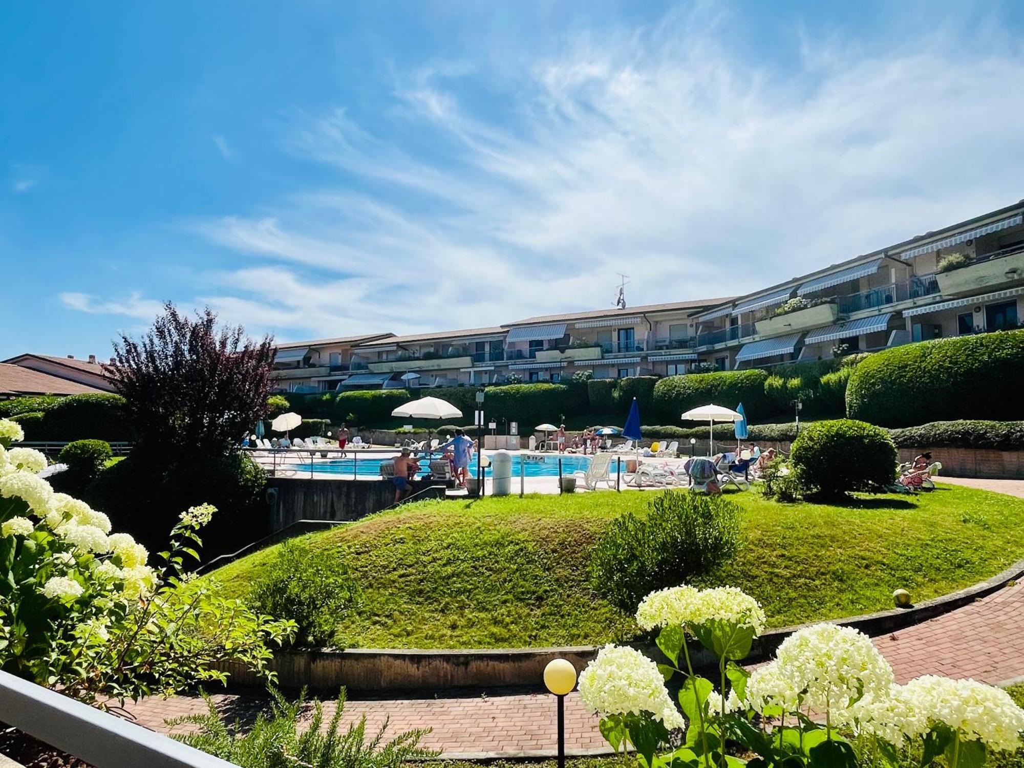 Kristall Lago Residence Ντεζεντσάνο ντελ Γκάρντα Εξωτερικό φωτογραφία